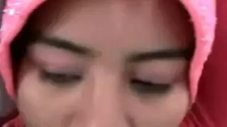 عاهرة عربية تأخذ القضيب في فمها وفرجها بعنف