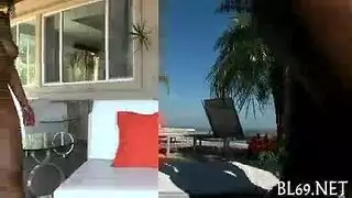 فتاة سمراء في مشهد نيك عرقي قوي