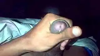 فتاة مصرية مبللة في فيلم بورن صريح