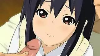 عاهرة منحنية ترتدي كعب عالٍ تئن على الكرسي أثناء جنس عنيف