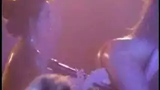 سمية العاهرة تأخذ عدة قضبان حلق و شرج عنيف