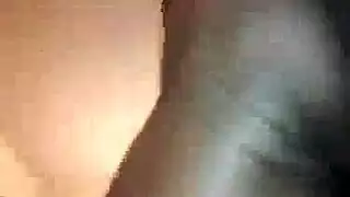 فتاة العصير تتناول نائب الرئيس الطازجة بعد الحصول على امرأة سمراء، لأنها تحب أن تأكل نائب الرئيس الطازجة