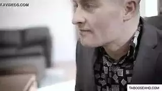 كبيرة الثدي ميلف روز فوكس تمارس جنس عنيف في شقة الشقراء