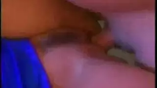 الفتاة السيئة كريستينا تأخذ وضعية كلابية صعبة على أرضية المكتب