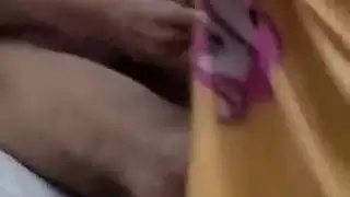 مشهد إباحي: شرموطة مصرية تختنق بديك سميك