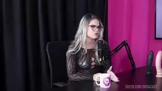 جلسة لعق فرج مبلول وفرك بالأثداء مع قضيب عربي ضخم