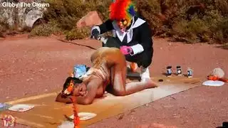 الديك الرومي غير المتبل يتحول إلى قضيب اصطناعي قاسي لكسري الجائع