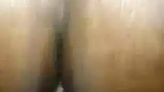 الشاب المثلي يخدم قضيب أسود ضخم