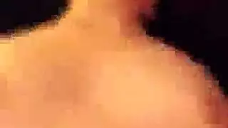 مراهقة مشاغبة تستمتع بنكاح واستمناع في فيلم إباحي بغرفة نوم جديدة