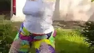 فتاتان هنديات في فيلم صريح: استمناء متبادل ومشهد تقبيل عميق